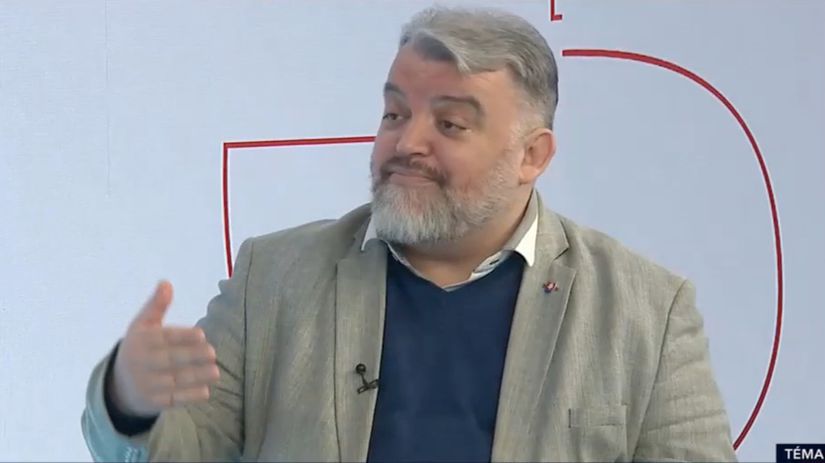 Chmelar oznacuje reci o Pellegrinim ceste do Moskvy za trollenie Mikulca s Holeckovou Naasovanie nie je nahoda