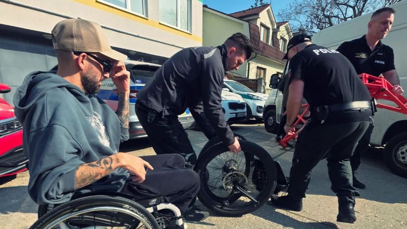FOTO Zlodeji okradli oblubeneho slovenskeho komika a repera Policia vypatrala jeho trojkolku