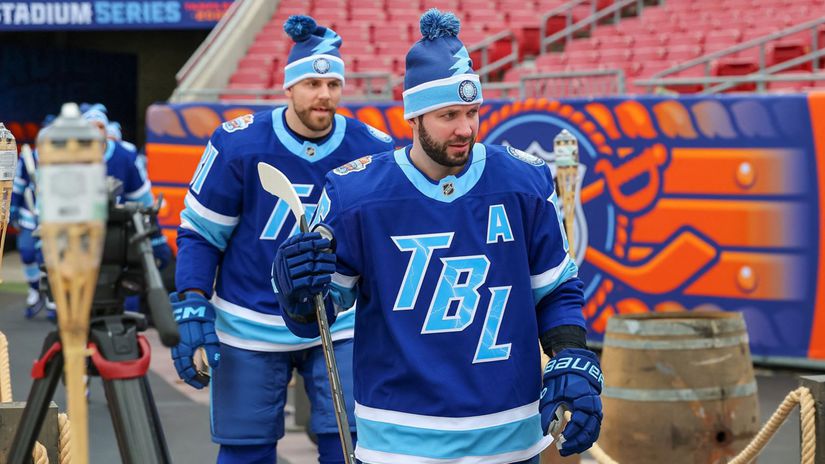 Hokejovy Einstein z Ruska dycha iny vzduch ako ostatni najcennejsej trofeje sa vsak zrejme nedocka nezasluzi si ju znie z Ameriky