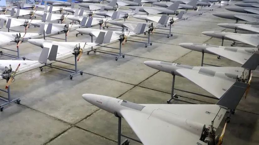 Karta sa obracia Rusko vyzbrojuje Iran vrazednymi dronmi Moskva prezentovala aj cervene ciary