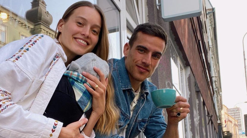 Mame osemmiestne auto Adam Bardy uprimne prehovoril o stvrtom dietati Dockaju sa po troch chlapcoch dcerky