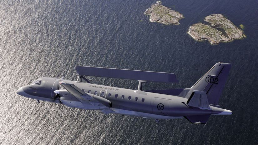 Nad Ukrajinou sa objavil svedsky lietajuci radar ktory moze zmenit pravidla hry Prisne strazeny system zachytilo video