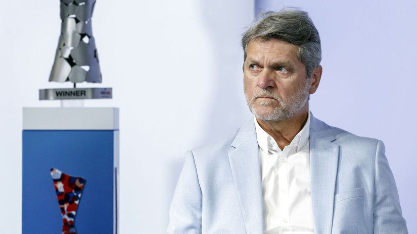 Nastvany Borbely Takuto hlupost fakt mohu spravit len v slovenskej lige Chceli ukazat aki su machri ale je to len parodia