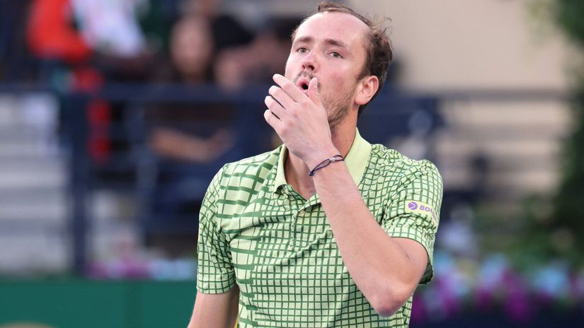 Nestihne slavny turnaj v Indian Wells Hviezdny Rus sa kvoli konfliktu zasekol v Dubaji