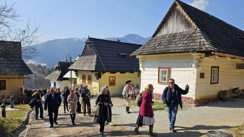 Nori navstivili Vlkolinec vital ich urazlivy napis samosprava musela hostom vysvetlit o co ide