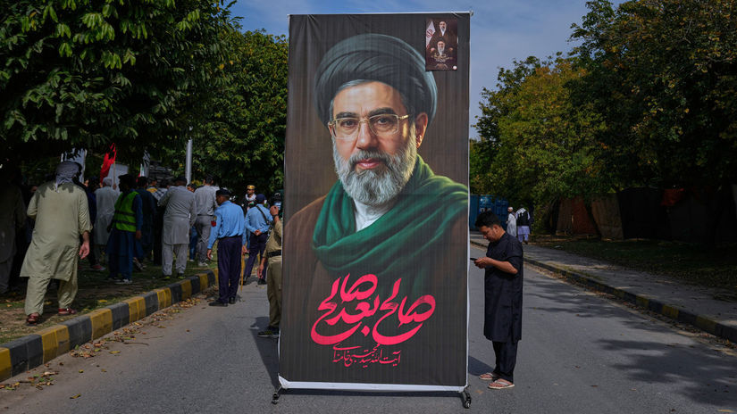 Novy irano vodca moze byt mrtvy tvrdi Trump Ak zije mal by podla neho urobit len jedno