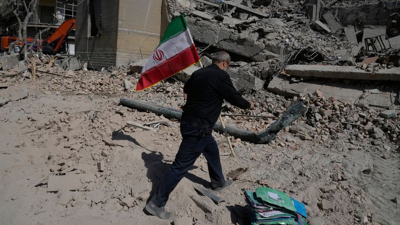 ONLINE Dvojita hra Teheranu Iranski agenti udajne potajme kontaktovali CIA s ponukou ktoru ich lidri navonok odmietaju