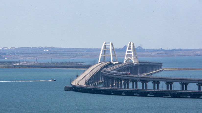 ONLINE Rusi zdemolovali slavnu budovu na okupovanom Kryme