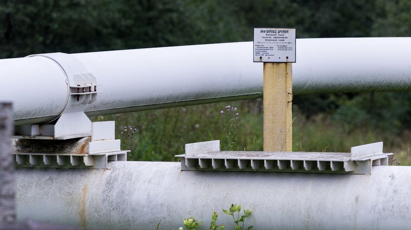 Odbornici z EU idu kontrolovat Druzbu Slovensko a Madarsko su pri stole abstenuju