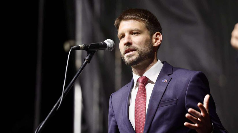 Pomoc nadmernost nudza Exposlanec Kazda sa zamysla nad lakavymi slovami politikov ktore zazneli aj na sneme PS