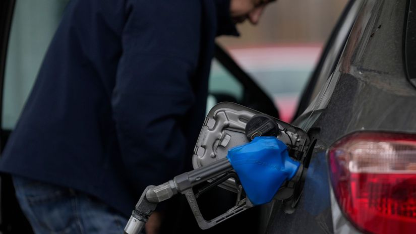 Slovaci vo velkom nakupuju kanistre obavaju sa draheho benzinu Pozor modern paliva vsak nie su vhodne na dlhodobe skladovanie