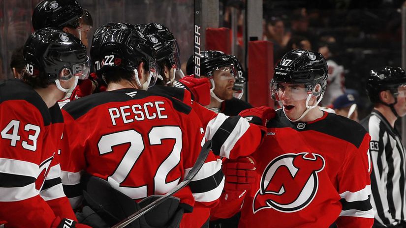 Slovenska noc v NHL Nemec skroval pri debakli Floridy Slafkovsk asistoval Kapanenovi