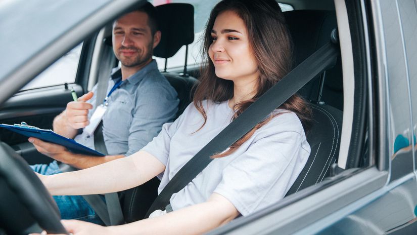 Stat odnim vodicske opravnenia aj za stare dlhy ci chybijuce peniaze na pokutu Za co vam policajt moze zobrat doklady aj bez spachania priestupku ci sposodenia nehody