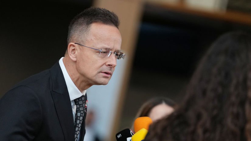 Tien Moskvy v Bruseli Szijjarto priznal pravidelny kontakt s Lavrovom