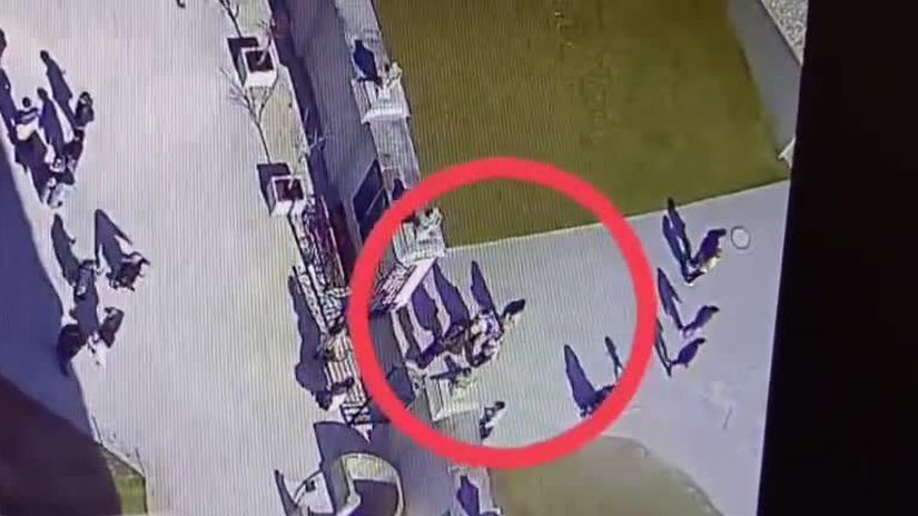 VIDEO Ako posobia vreckari na Bratislavskom hrade Policajti ich prichytili pri cine