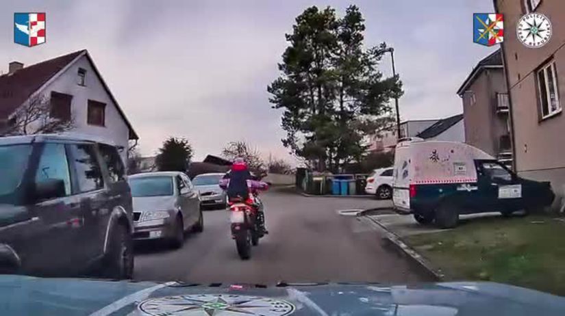 VIDEO Opiteho motorkara nezastavila vobec nic V neuveritelnom hazardovani pokracoval v nastolenom trende