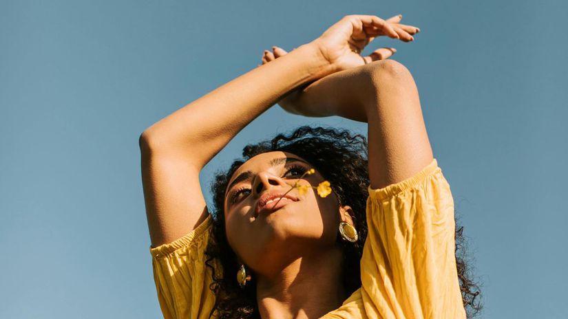 Zabudnite na nudu Jar 2026 ovladne farba ktora sa hodi kazdej zene Takto ju skombinujete do stylovych outfitov