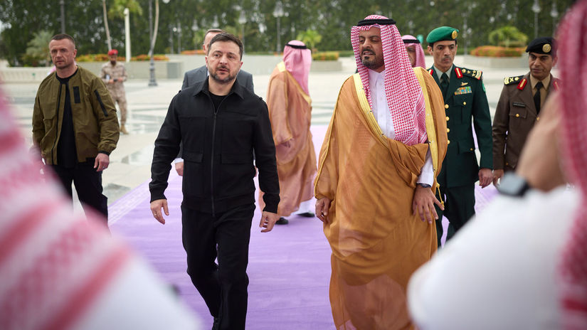 Zelenskyj hlasi historicke dohody Ukrajina sa zucastni na zbrojarskom biznise s bohatymi monarchiami