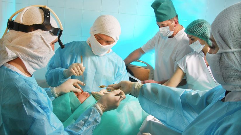 plasticka chirurgia nie je len estetika operuju aj trojmesacne deti pacient si moze darovat kozu iba sam