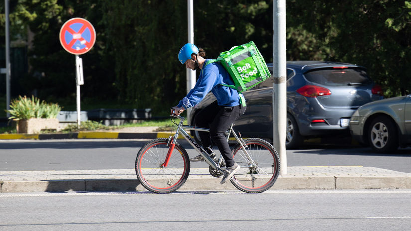 Do penzie odchadza coraz viac ludi niet koho zamestnat Trh prace udrzuju cudzinci z Azie ktori u nas pracuju uz viac ako Cesi