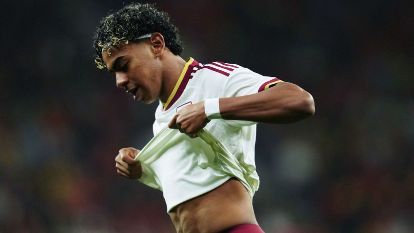 Kto neskace ten je moslim Yamala rozculili pokriky vlastnych fanusikov Ste rasisti