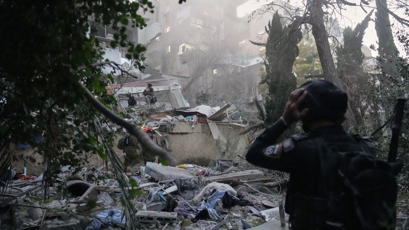 ONLINE Izraelsku Haifu zasiahla iranska raketa Armada zisti preco zlyhal protiraketovy system