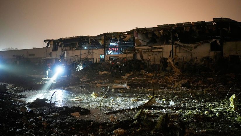 ONLINE Trump pohrozil utokmi na iranske mosty a elektrarne Este sme ani nezacali nicit odkazal