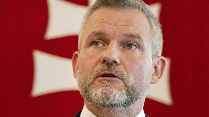 SaS Nieco take nerobia ani v Bielom dome Po papalasskom bankete liberali ziadaju kontrolu NKU