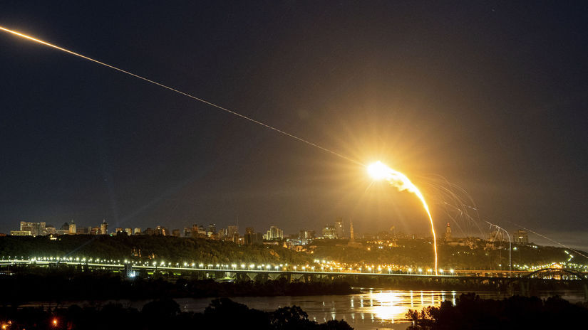 Sukromni vojaci s gulometmi proti Sahidom Ukrajina testuje novu zbran proti ruskemu dronovemu teroru