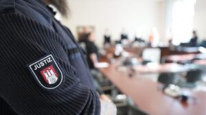 nebinarna osoba podava zalobu na nemecku agenturu za oslovovanie pan si ziada obrovske odskodne