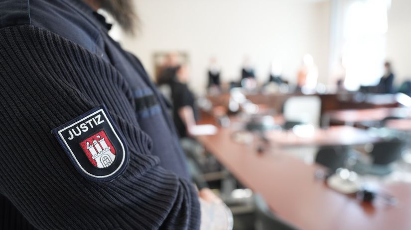 nebinarna osoba podava zalobu na nemecku agenturu za oslovovanie pan si ziada obrovske odskodne