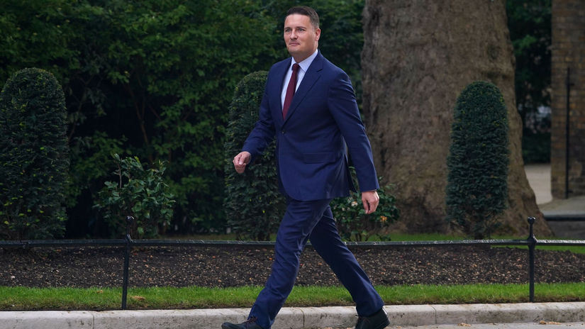 Britania sa otriasa Ak ma zbavite moci nastane chaos varuje Starmer Stretnutie so sokom trvalo kratko