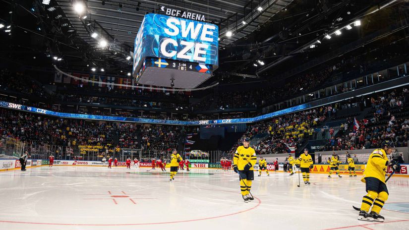 Cesi vyvolali poplach Hokejova velmoc sa uz na uvod MS zmieta v kritike Hovori sa o kolapse a totalnej bezradnosti