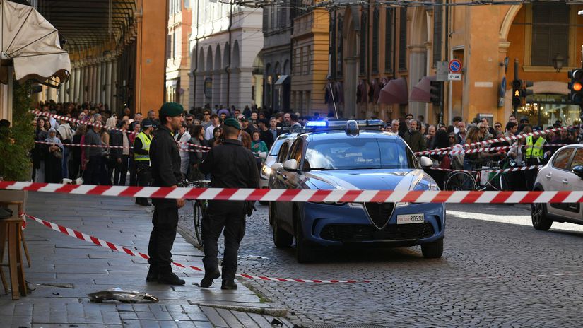 Horor na chodniku v Taliansku Vodic zrazil sedem ludi a potom vystupil s nozom v ruke
