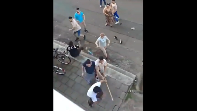 Hromadna bitka v Nemecku medzi ucastnikmi aj Slovaci Policia sa najprv iba prizerala