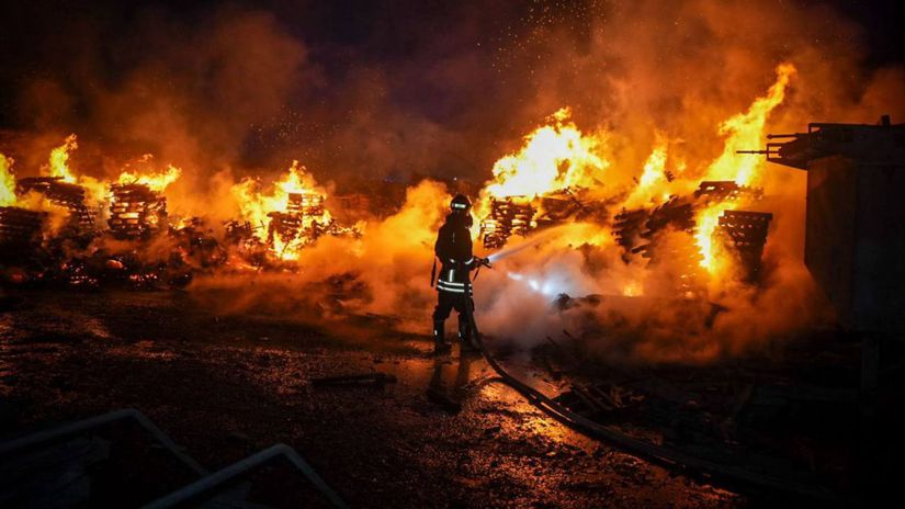 ONLINE Explozie roztrhli noc v Odese a Dnipre Rusi zasiahli domy skolu aj matersku skolu