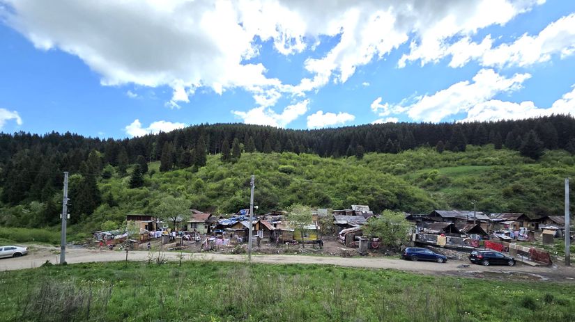 Svah nad Kolackovom ohrozuje celu obec Ludi niet kam prestahovat dedina je v obkluceni zakazov