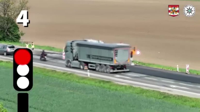 VIDEO Neuveritelne vela vodicov ignorovalo cervenu na semafore Policajny dron odhalil desiatky priestupkov za par hodin