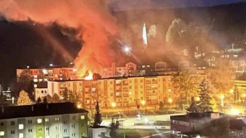 VIDEO V Svidniku po vybuchu odletela strecha a vznikol velky poziar