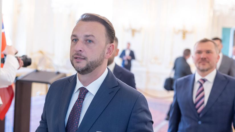 „Ak mohla byť veľvyslankyňou Vášáryová, môže byť hocikto,“ tvrdí Šutaj Eštok. 9 Ak mohla byt velvyslankynou Vasaryova moze byt hocikto tvrdi Sutaj Estok