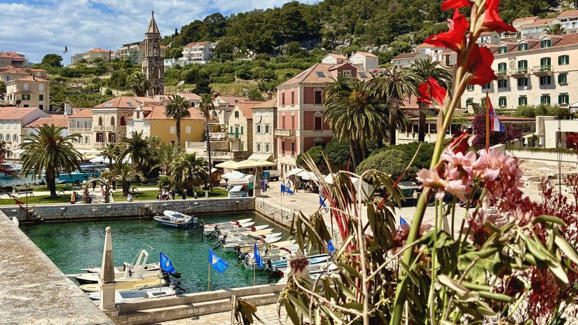 Hvar a Brac ako ich nepoznate Usla som z plaze za peknymi zazitkami vinom a adrenalinom aby som sa nakoniec vratila na najkrajse pobrezie