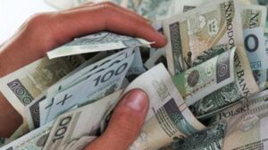 Pred desatrocim mali Poliaci minimalnu mzdu 412 eur teraz je to 1132 eur