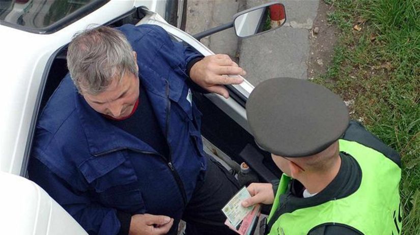 Stat spusti velky lov na vodicov Statisicom soferom hrozia pokuty strata evidencnych cisel a zakaz soferovania
