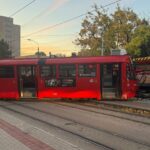 V Bratislave sa vykolajila elektricka blokuje dva jazdne pruhy