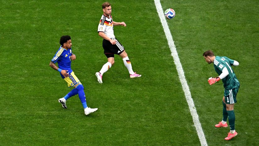 V závere prvého polčasu bolo 1:1. Potom Nemci zničili trpaslíka z Karibiku. 9 V zavere prveho polcasu bolo 11 Potom Nemci znicili trpaslika z Karibiku