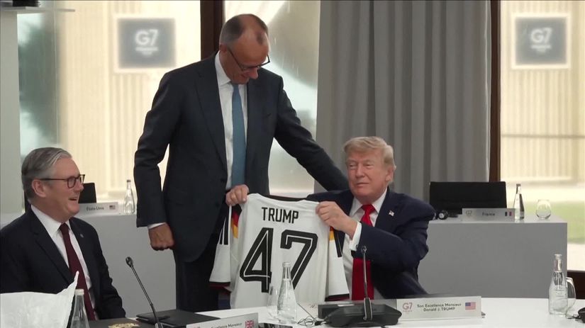 VIDEO: Posila pre Nationalelf? Merz priniesol Trumpovi nemecký futbalový dres s jeho menom 7 VIDEO Posila pre Nationalelf Merz priniesol Trumpovi nemecky futbalovy dres s jeho menom