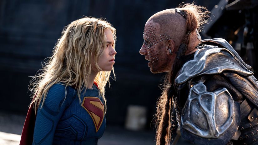 Zabudnite na slusnu sesternicu Supermana Supergirl sa vydava na drsnu medzihviezdnu cestu za pomstou