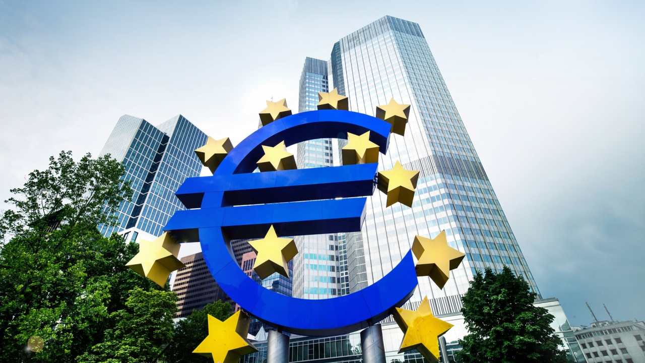 Banky sprisnili uverove podmienky Pozicku dostane menej ludi ECB varuje pred dalsim sprisnenim Ekonomika Spravy