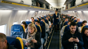 Ryanair to opat spravil Pobavil aj vyvolal vasne Na tychto 5 typov pasazierov vytasil cervene karty Zahranicie Cestovanie