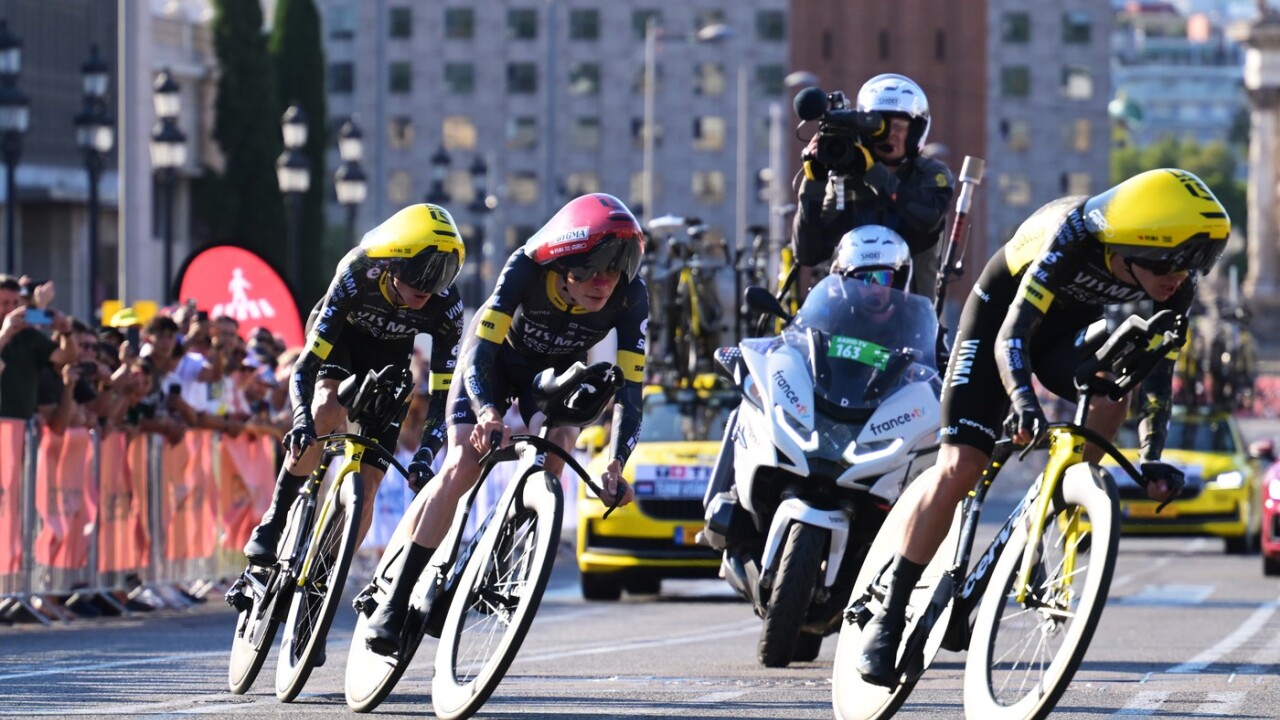 Tour odstartovala timovou casovkou V zltom zacina Vingegaard Cyklistika Sportweb